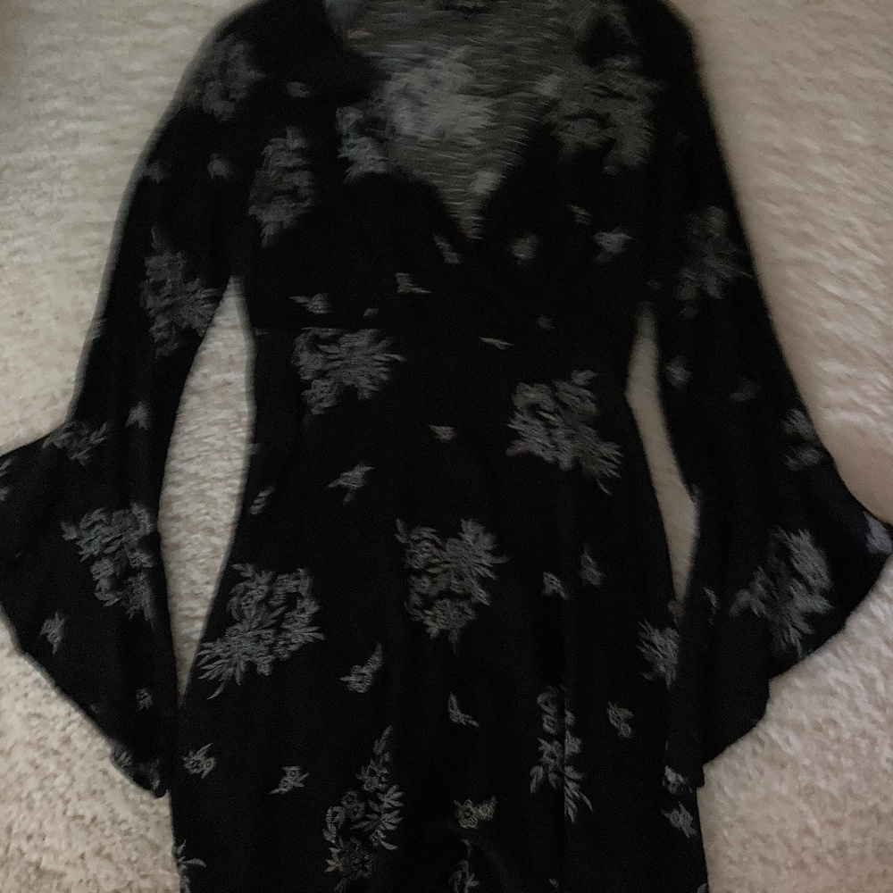 Timing Black & White Floral Tunic Top Size Small